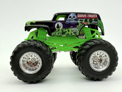 Grave Digger Hot Wheels Czarny 1:64 – zdjęcie 3
