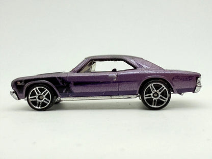 67 Chevelle Hot Wheels Fioletowy 1:64 – zdjęcie 3