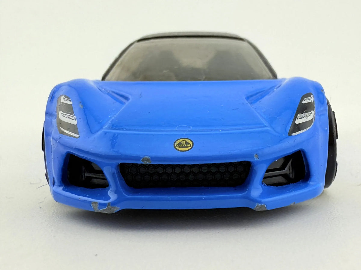 Lotus Emira Hot Wheels Niebieski 1:64 – zdjęcie 3