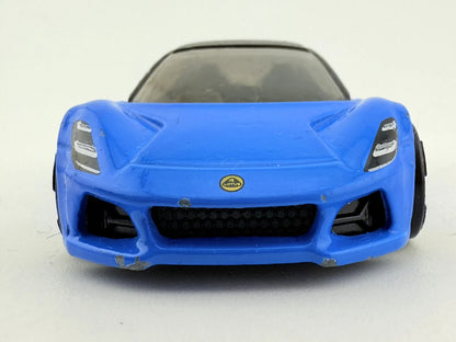 Lotus Emira Hot Wheels Niebieski 1:64 – zdjęcie 3