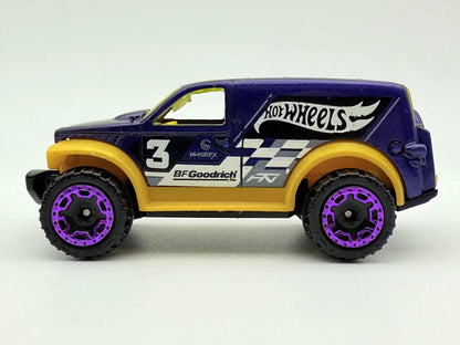 Suv Hot Wheels Fioletowy 1:64 – zdjęcie 3