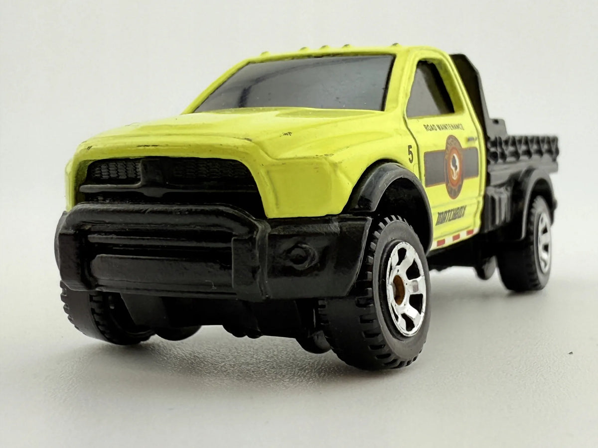 Ram Flatbed Mainline Matchbox 2018 Żółty 1:64 – zdjęcie 3