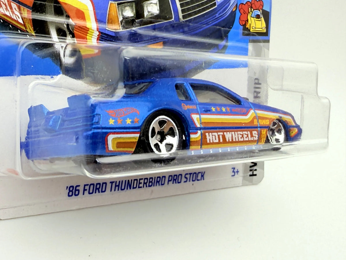 '86 Ford Thunderbird Pro Stock, Hot Wheels 2023, Die cast HKH32, Nieb. 1:64 – zdjęcie 3