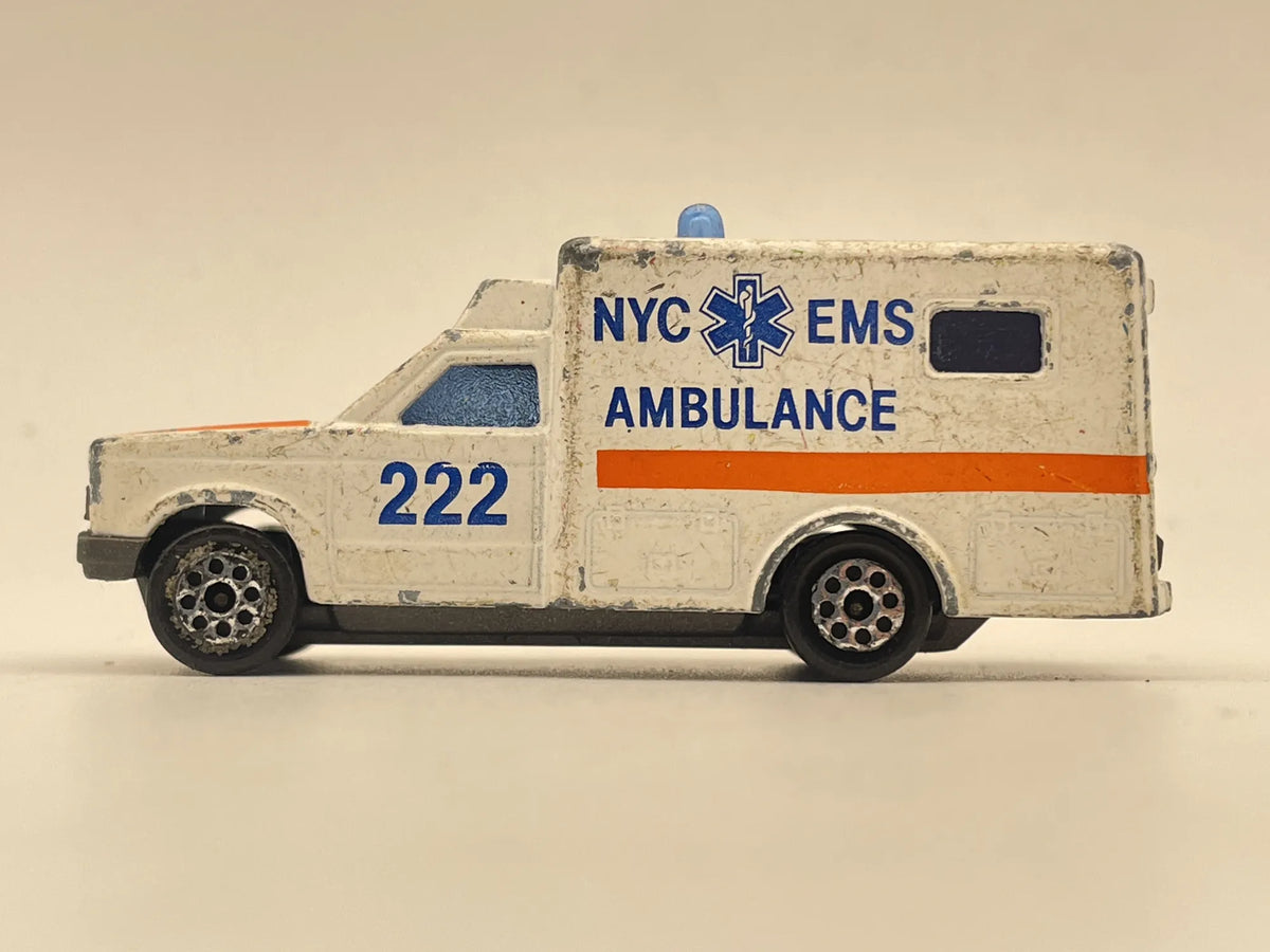NYC EMS AMBULANCE 222, Majorette, Die cast No.255, Biały, 1:60, Resoraki – zdjęcie 3