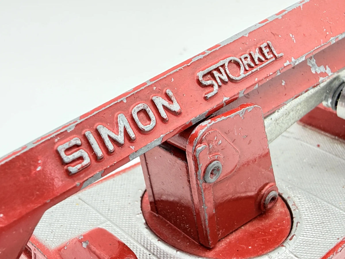 SIMON SNORKEL FIRE ENGINE Corgi Made in Great Britain Die cast 904525, 1:43 – zdjęcie 3