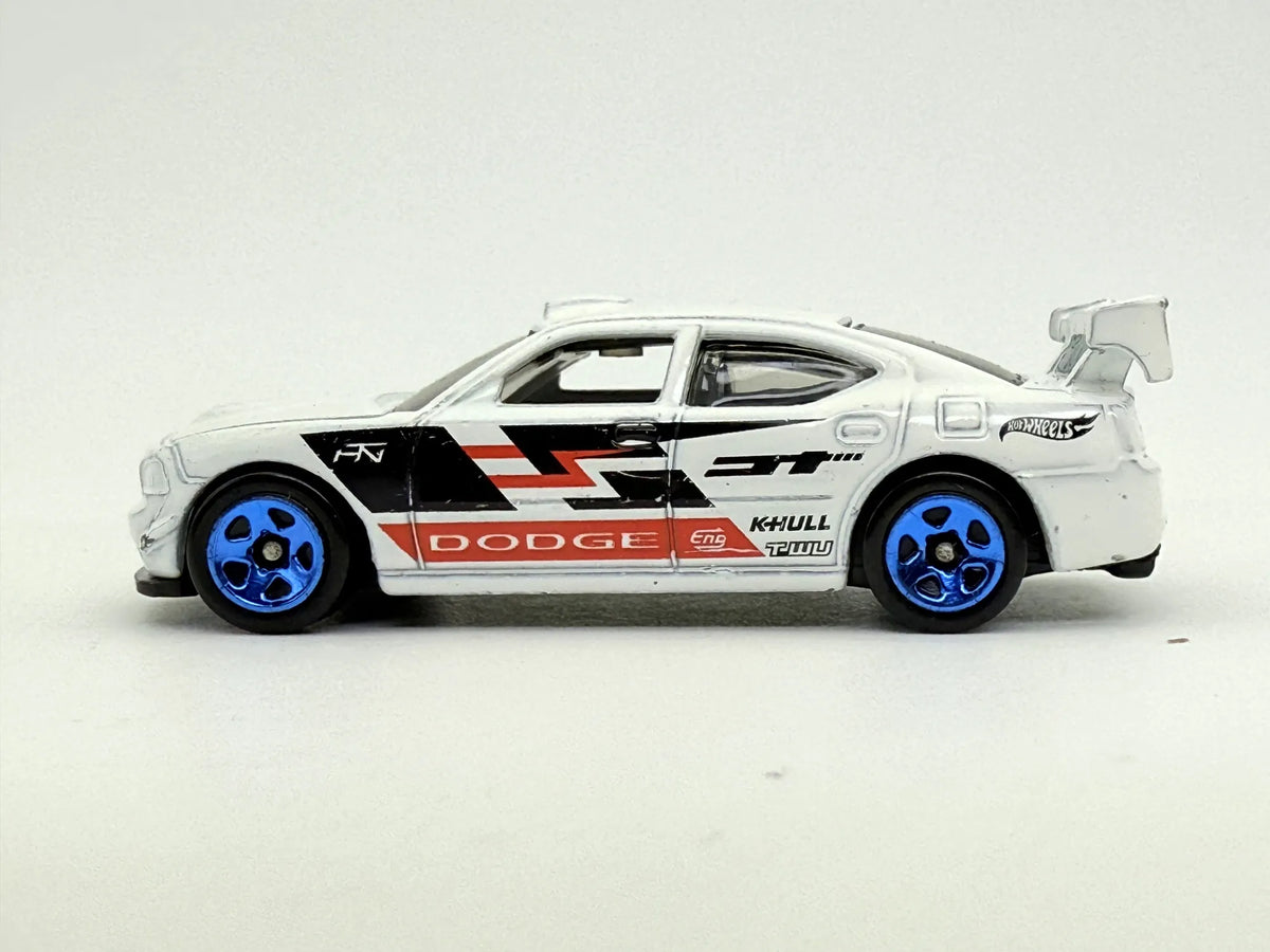 Dodge Charger Drift Hot Wheels Biała 1:64 – zdjęcie 3