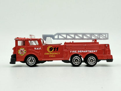 FIRE TRUCK, 911 Straż pożarna, Vintage Die cast 07/10, Czerwony, 1:64 – zdjęcie 3
