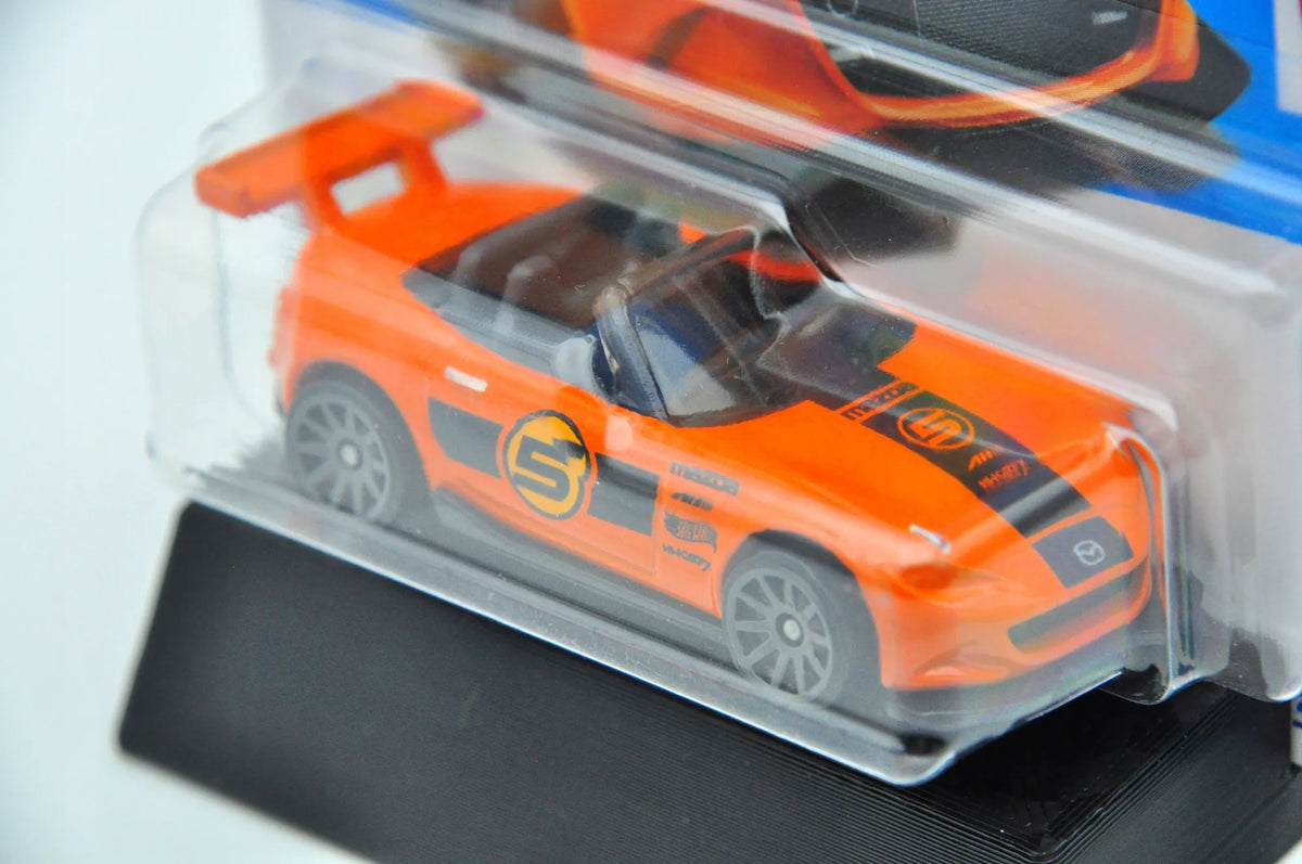 '15 MAZDA MX-5 MIATA, Hot Wheels 2024, Resoraki Die cast HTD22 Pomarań 1:64 – zdjęcie 3
