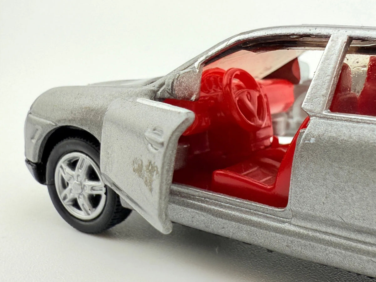 Porsche Cayenne Turbo SIKU Srebrny 1:68 – zdjęcie 3