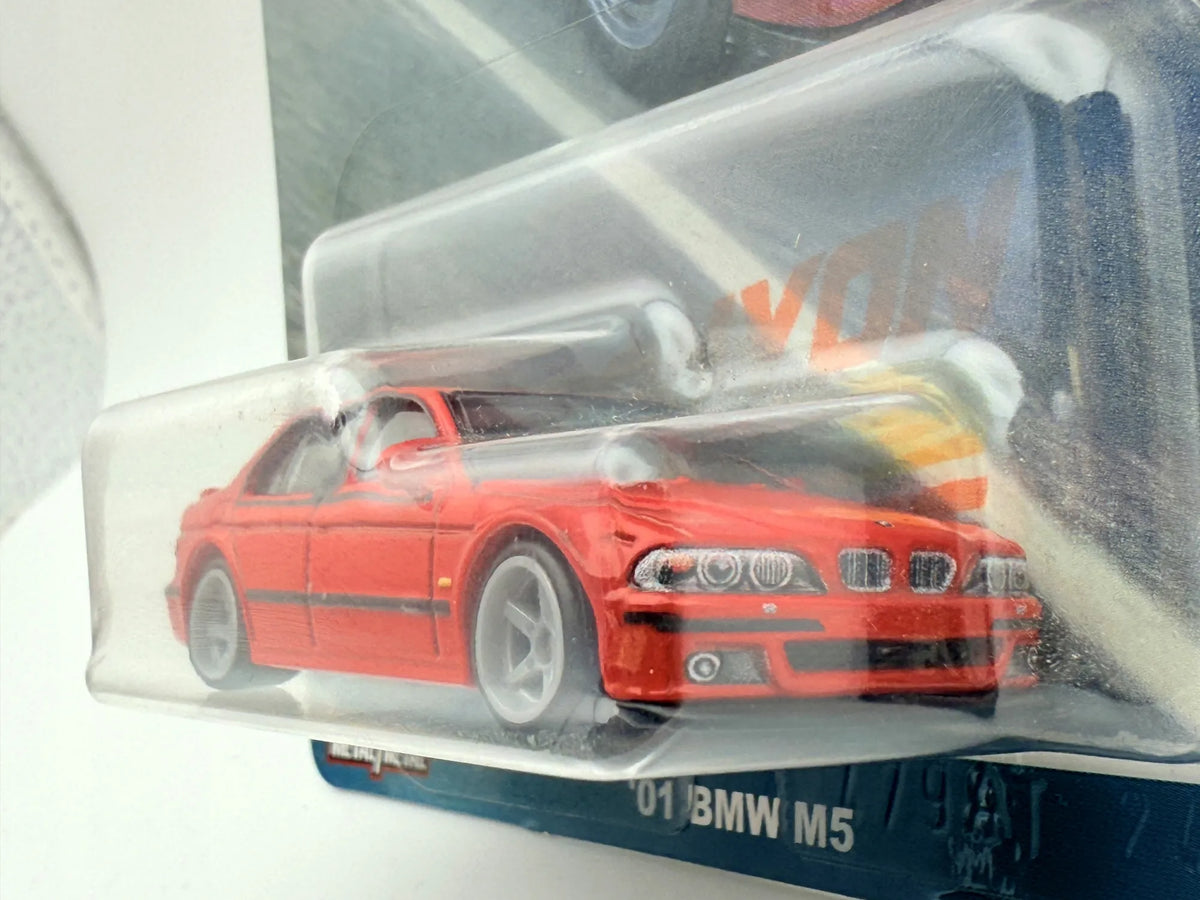 '01 BMW M5 Hot Wheels Premium 2021 Czerwony 1:64 2xMetal – zdjęcie 3