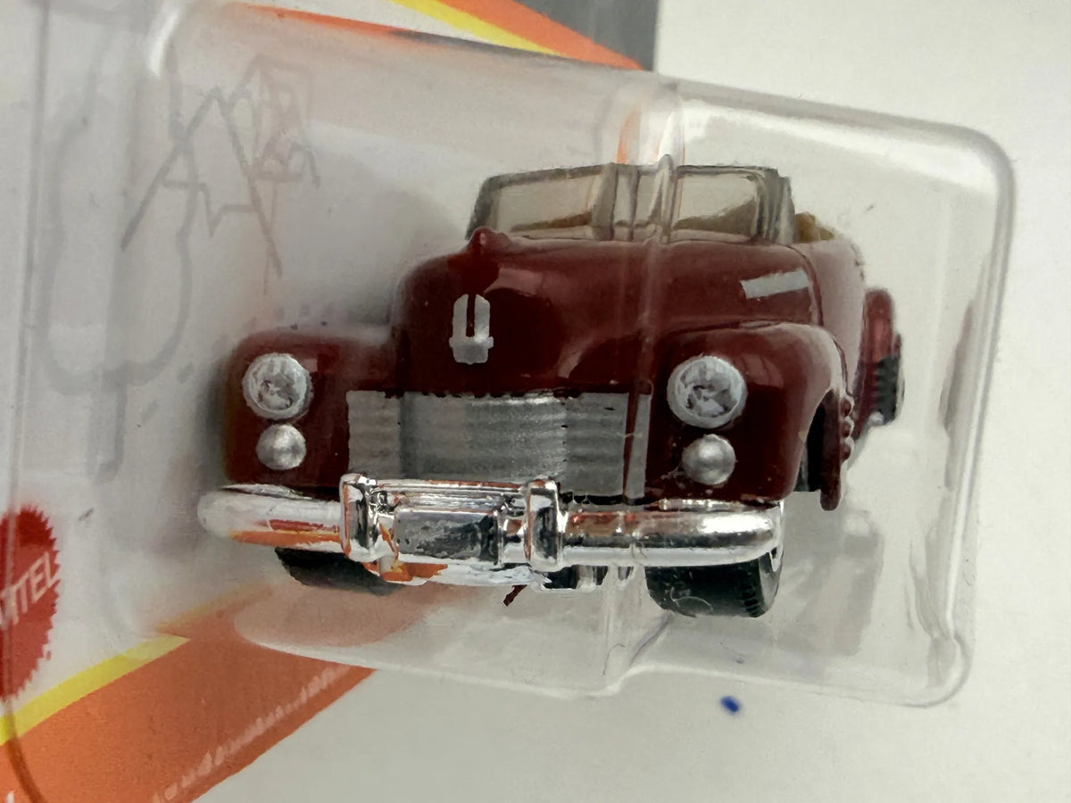 1941 Cadillac Series 62 Convertible Coupe Matchbox 2021 Czerwony 1:64 – zdjęcie 3