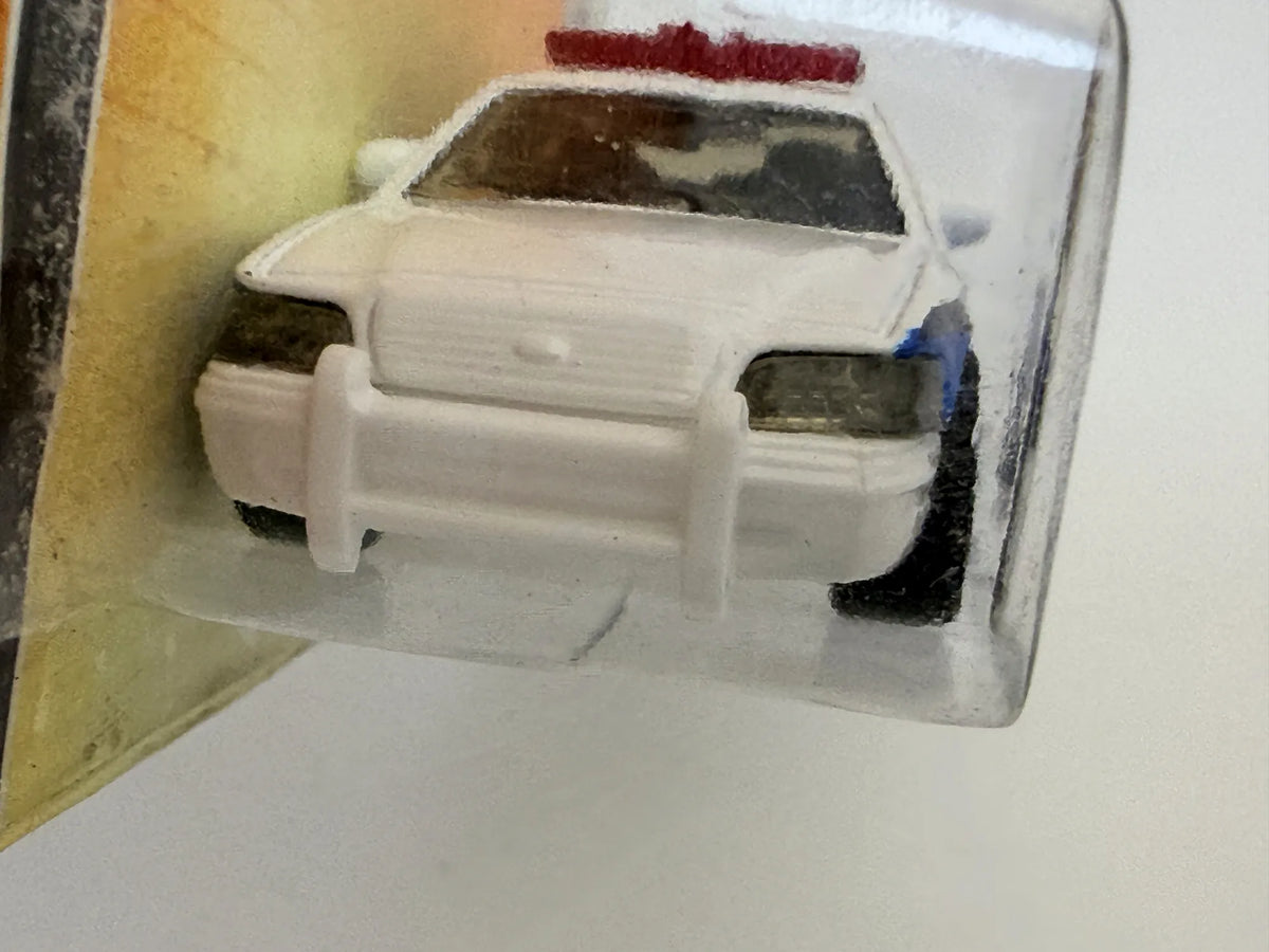 2006 FORD CROWN VICTORIA POLICE MBX METAL Policja Matchbox 2007 Biały 1:64 – zdjęcie 3