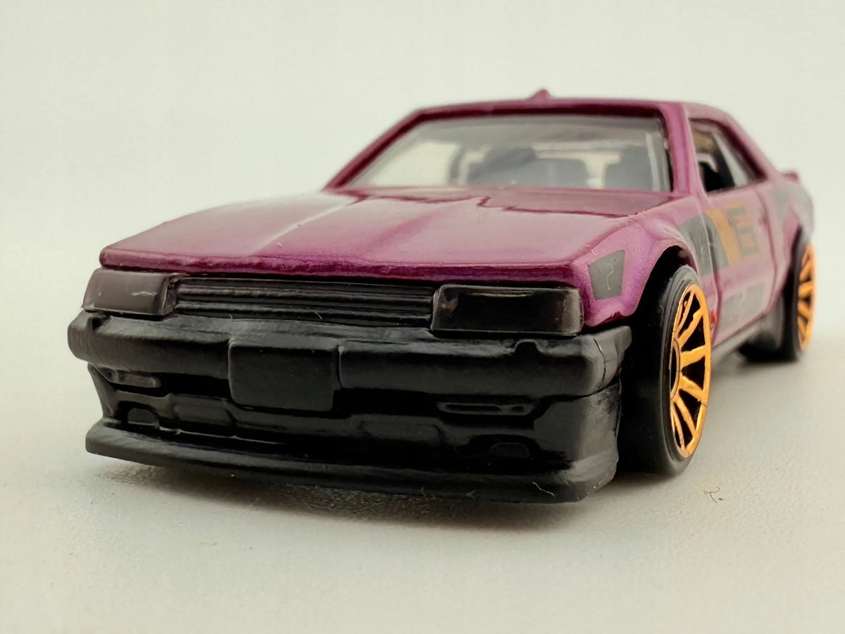 '82 Nissan Skyline R30 Hot Wheels 2017 Fioletowy 1:64 – zdjęcie 3