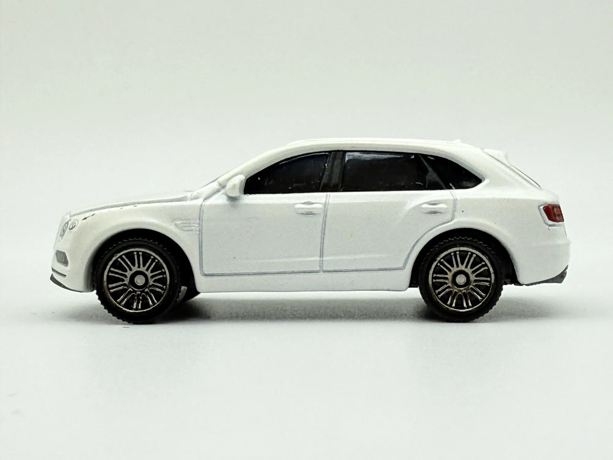 '18 BENTLEY BENTAYGA, SUV, Matchbox 2020, Die cast MB1235, Biała, 1:64 – zdjęcie 3