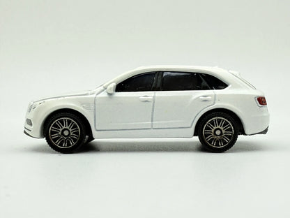 '18 BENTLEY BENTAYGA, SUV, Matchbox 2020, Die cast MB1235, Biała, 1:64 – zdjęcie 3