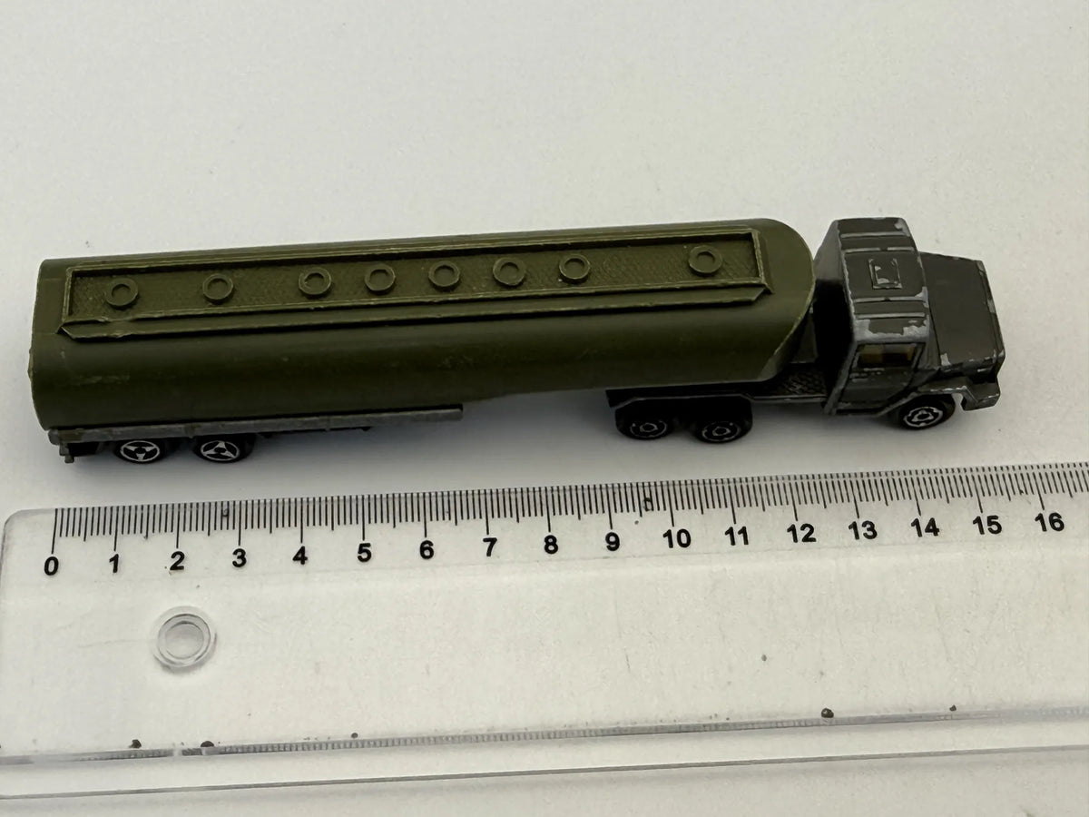 Ciężarówka CYSTERNA WOJSKOWA Majorette 1970 Oliwkowy 1:100 Made in France – zdjęcie 3