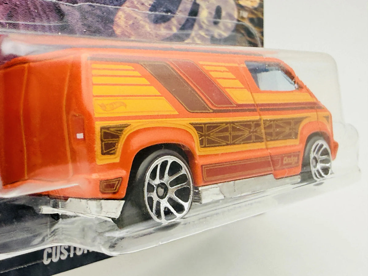 Dodge Custom '77 Van Hot Wheels 2024 Silver 1:64 Van – zdjęcie 3