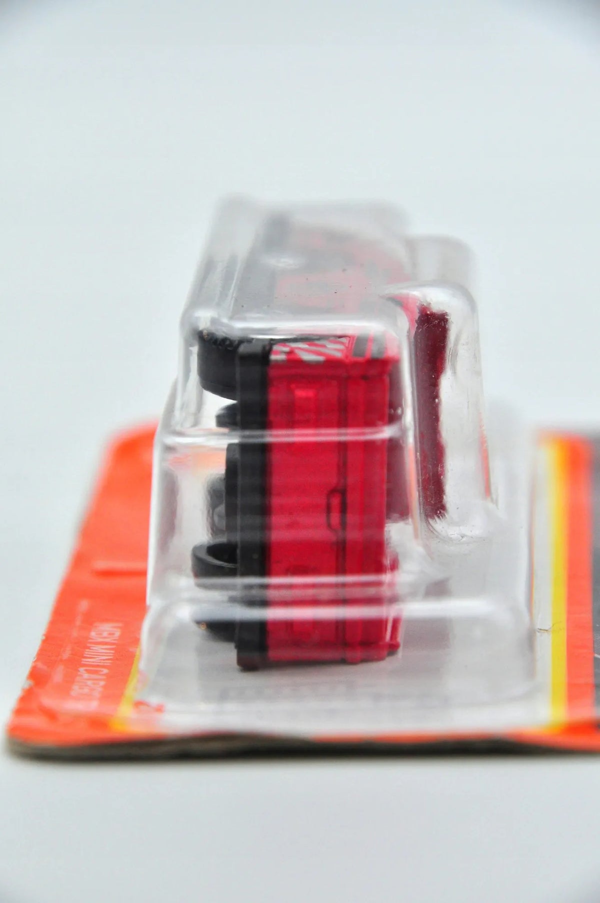 Mbx Mini Cargo Truck Matchbox 2021 Czerwony 1:64 – zdjęcie 3