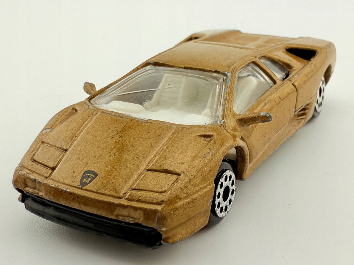 Ferrari F40 Maisto Złoty 1:64 – zdjęcie 3