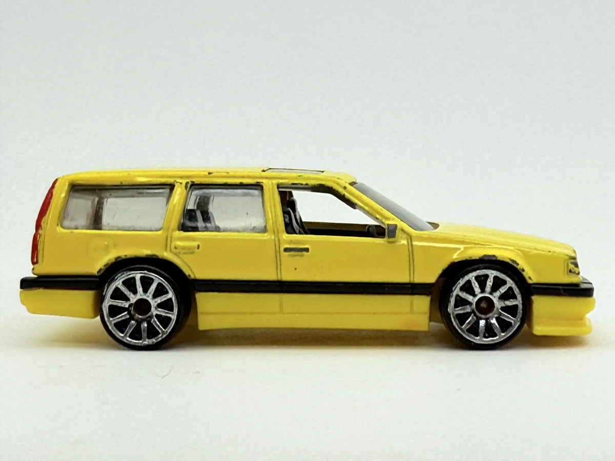 Volvo 850 Estate Hot Wheels Żółty 1:64 – zdjęcie 3