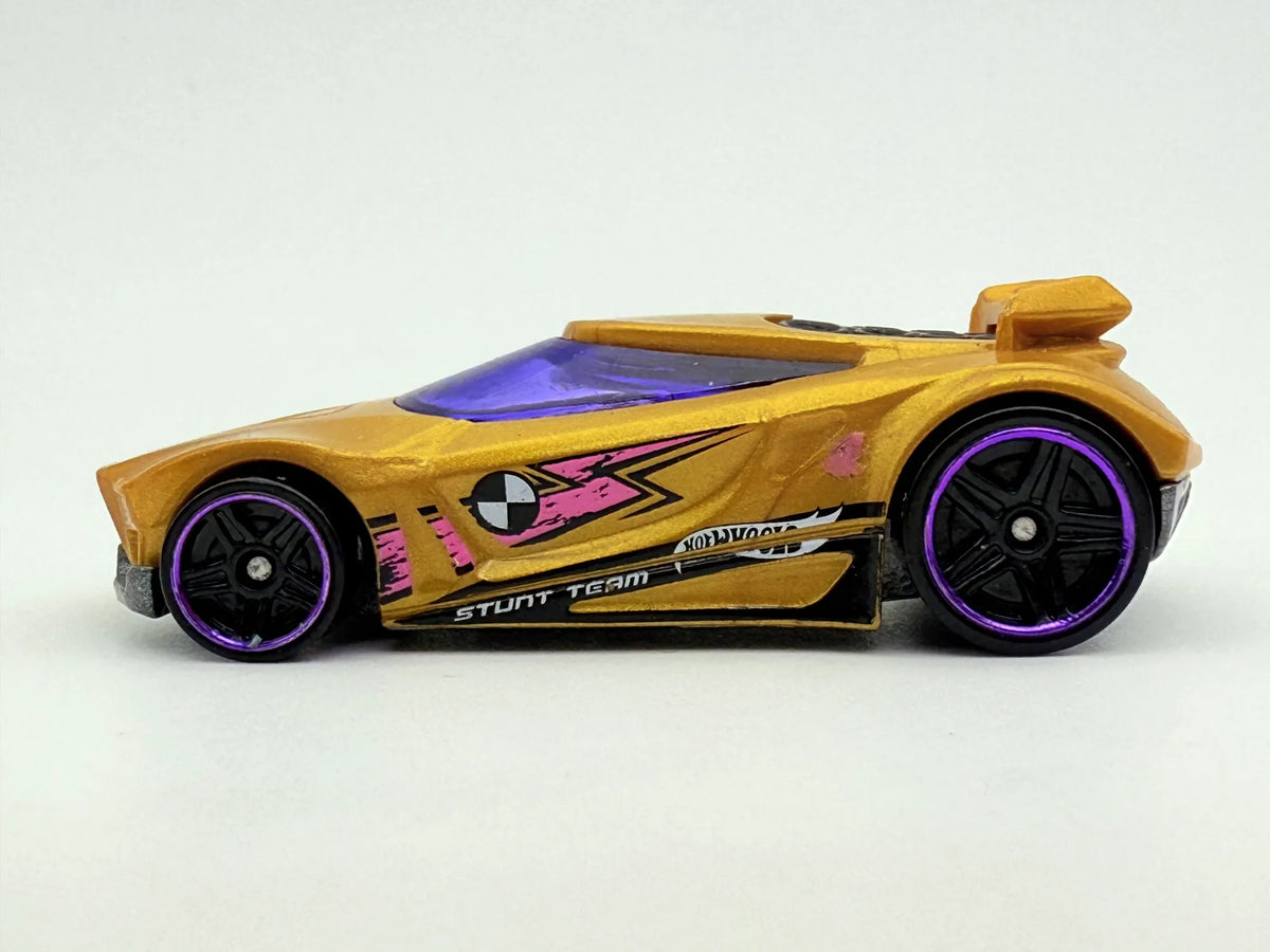 Chicane Hot Wheels Złoty 1:64 – zdjęcie 3