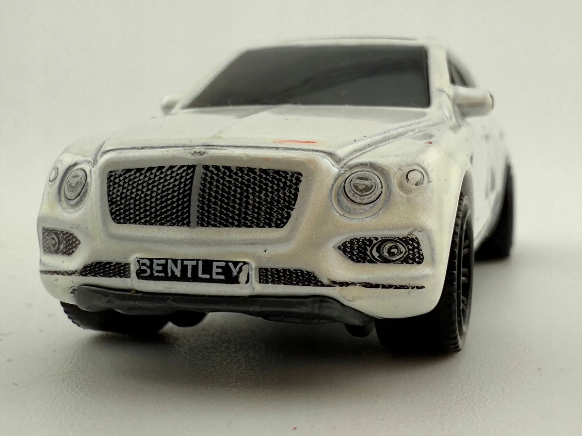 Bentley Bentayga Mainline Matchbox 2020 Biały 1:64 – zdjęcie 3