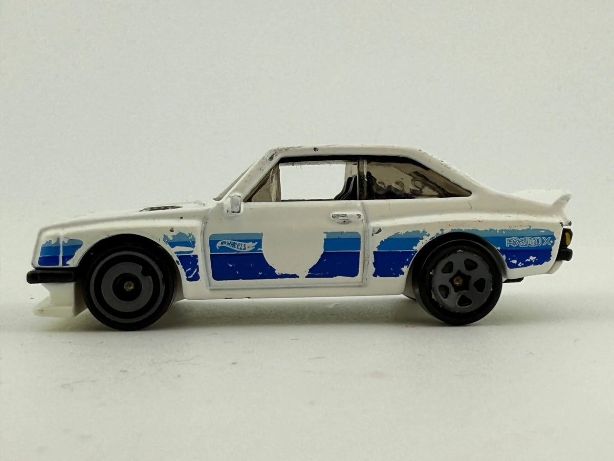 Ford Escort Rs2000 Hot Wheels 2012 Biały 1:64 – zdjęcie 3