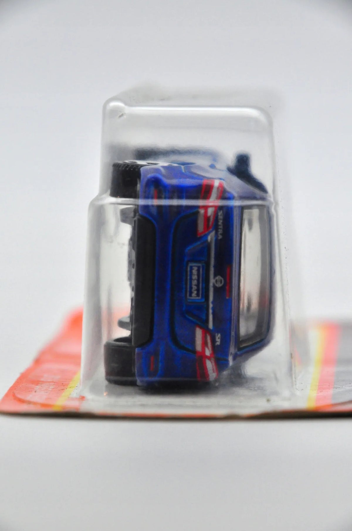 2016 Nissan Sentra Matchbox 2022 Niebieski 1:64 – zdjęcie 3