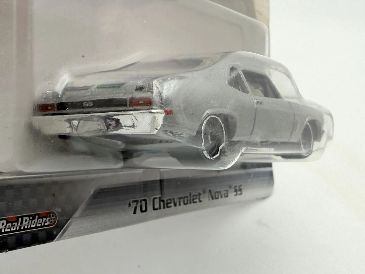 '70 CHEVROLET NOVA SS Premium Hot Wheels 2021 Srebrny 1:64 Protektor – zdjęcie 3