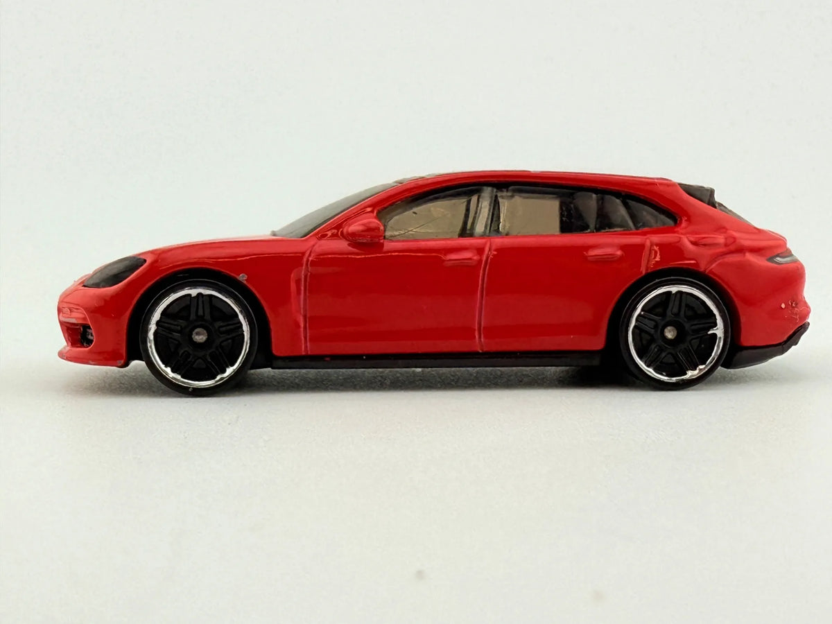 Porsche Panamera Turbo S E-Hybrid Sport Turismo Hot Wheels 2018 1:64 – zdjęcie 3