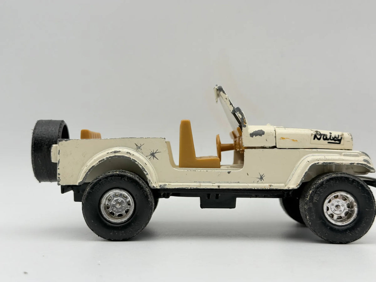 Jeep Ertl '80 Kremowy 1:20 – zdjęcie 3