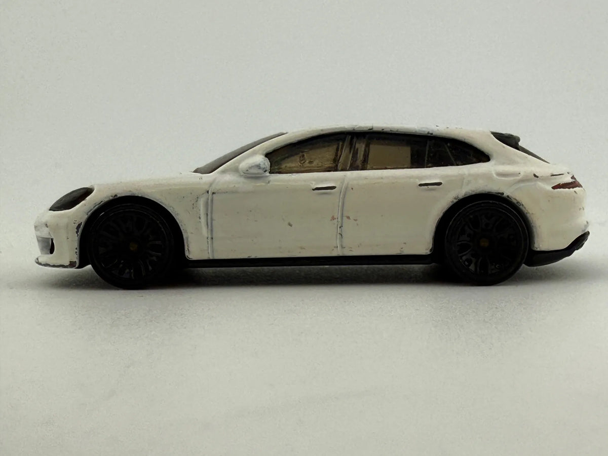 Porsche Panamera Turbo S E-Hybrid Sport Turismo Hot Wheels 2018 Biały 1:64 – zdjęcie 3