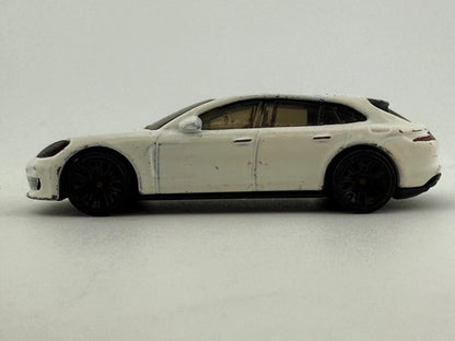 Porsche Panamera Turbo S E-Hybrid Sport Turismo Hot Wheels 2018 Biały 1:64 – zdjęcie 3