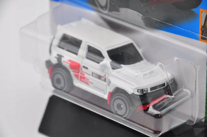Mitsubishi Pajero Evolution Mud Studs Hot Wheels 2021 Biały 1:64 – zdjęcie 3