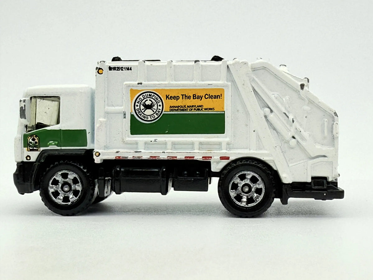 Garbage Truck Matchbox Biała 1:64 – zdjęcie 3