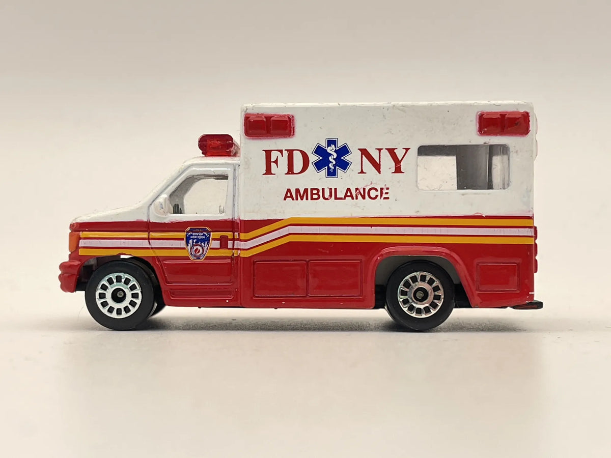 Ford F-Series Ambulance, Realtoy, Resoraki, Die cast 1:64 – zdjęcie 3