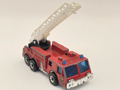 FIRE ENGINE, STRAŻ POŻARNA, Matchbox 1982, Die cast, Czerwony 1:64 Resoraki – zdjęcie 3
