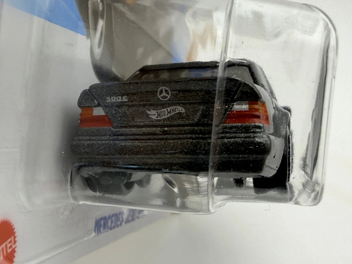 MERCEDES-BENZ 500 E '70 VS '90 Hot Wheels 2025 Szary 1:64 Protektor – zdjęcie 3
