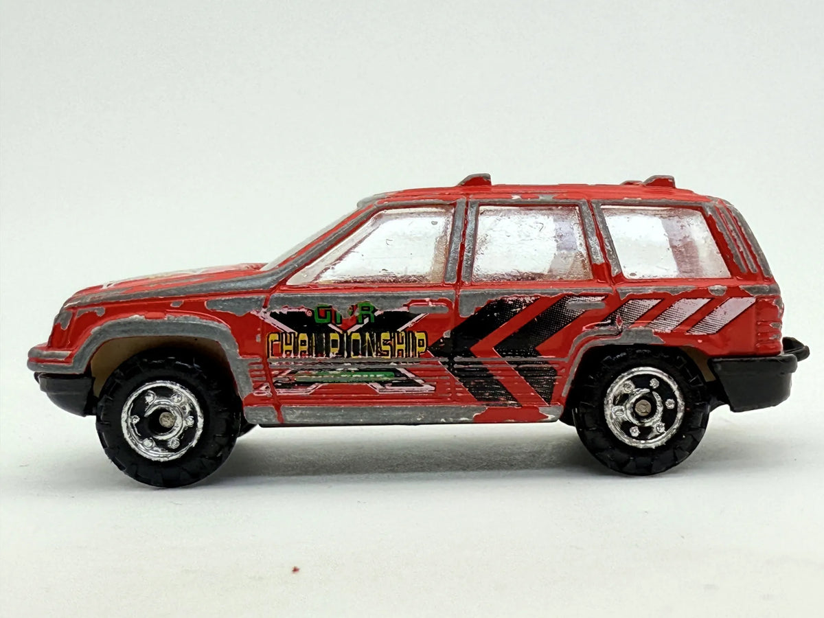 Suv Czerwony 1:64 – zdjęcie 3