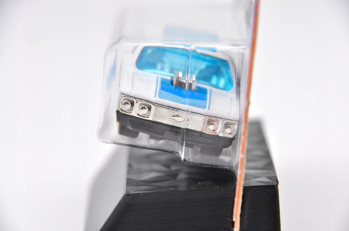 CUSTOM '72 CHEVY LUV Hot Wheels 2024 Biało-Niebieska 1:64 – zdjęcie 3