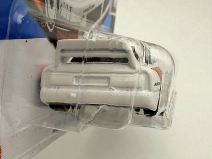 Audi '90 Quattro Retro Racers Hot Wheels 2023 Biały 1:64 – zdjęcie 3