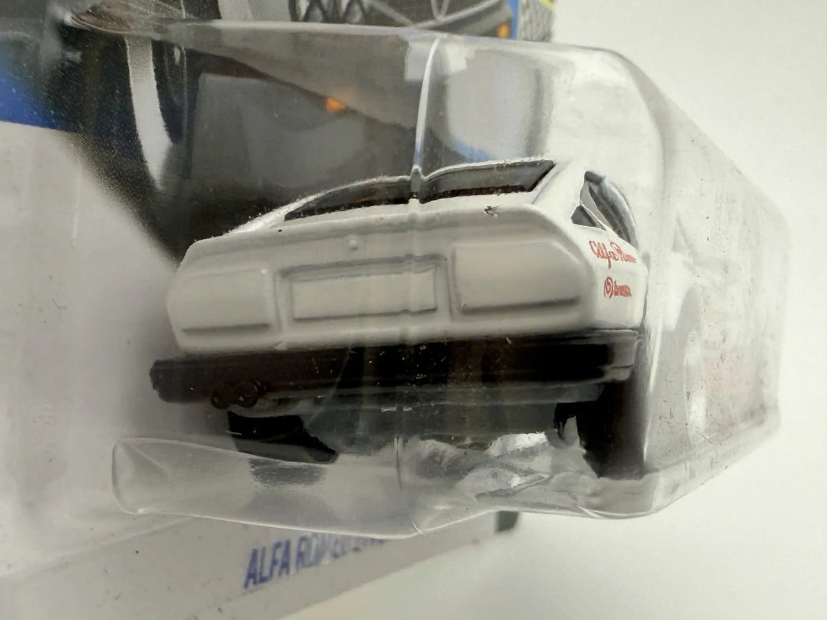 ALFA ROMEO GTV6 3.0 Retro Racers Hot Wheels 2023 Biały 1:64 – zdjęcie 3