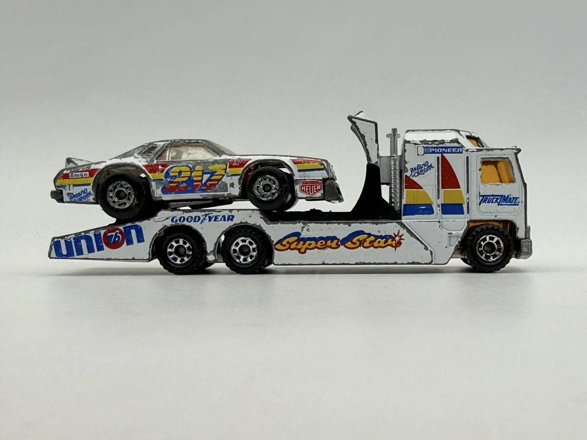 Team Convoy TM-2 Kenworth + Chevy Pro Truckmate Matchbox 1983 Biały 1:80 – zdjęcie 3