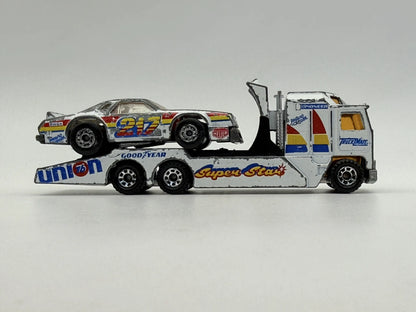 Team Convoy TM-2 Kenworth + Chevy Pro Truckmate Matchbox 1983 Biały 1:80 – zdjęcie 3