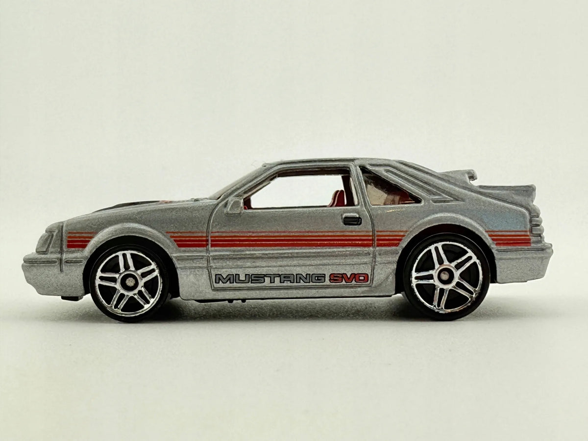 '84 MUSTANG SVO, Hot Wheels 2011, Die cast, Srebrny, 1:64, Resoraki – zdjęcie 3