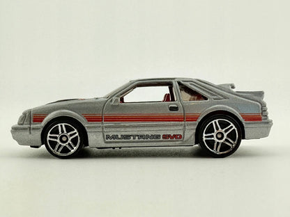 '84 MUSTANG SVO, Hot Wheels 2011, Die cast, Srebrny, 1:64, Resoraki – zdjęcie 3