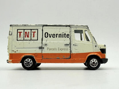 MERCEDES BENZ 207D OVERNITE TNT, Corgi, Die cast, Biały, 1:43, Resoraki – zdjęcie 3