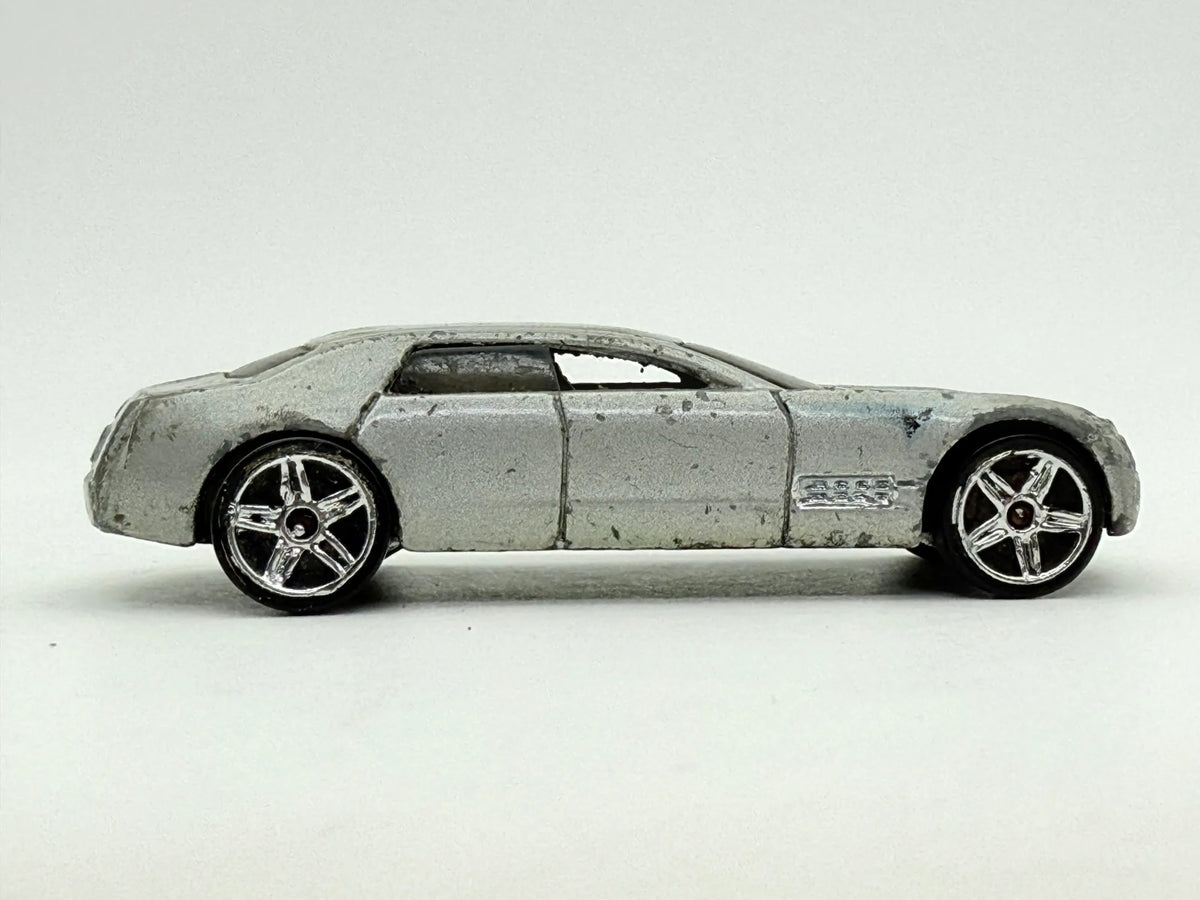 Cadillac V-16 Hot Wheels Srebrny 1:64 – zdjęcie 3