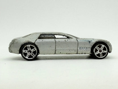 Cadillac V-16 Hot Wheels Srebrny 1:64 – zdjęcie 3