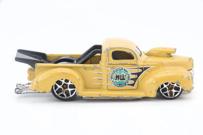 40 Ford Hot Wheels Żółta 1:64 – zdjęcie 3
